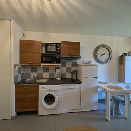 Cocon Avec Jardin Privatif, Piscine & Parking A Apartment